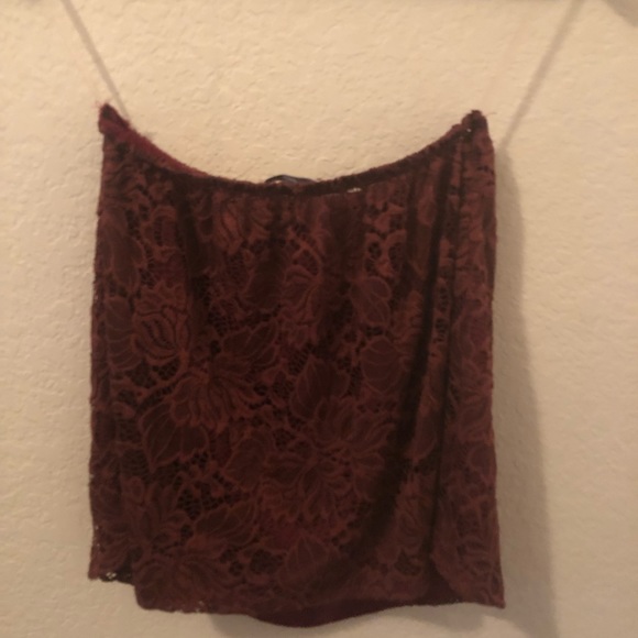 Lace flowy burgundy sleeveless top - Picture 2 of 2